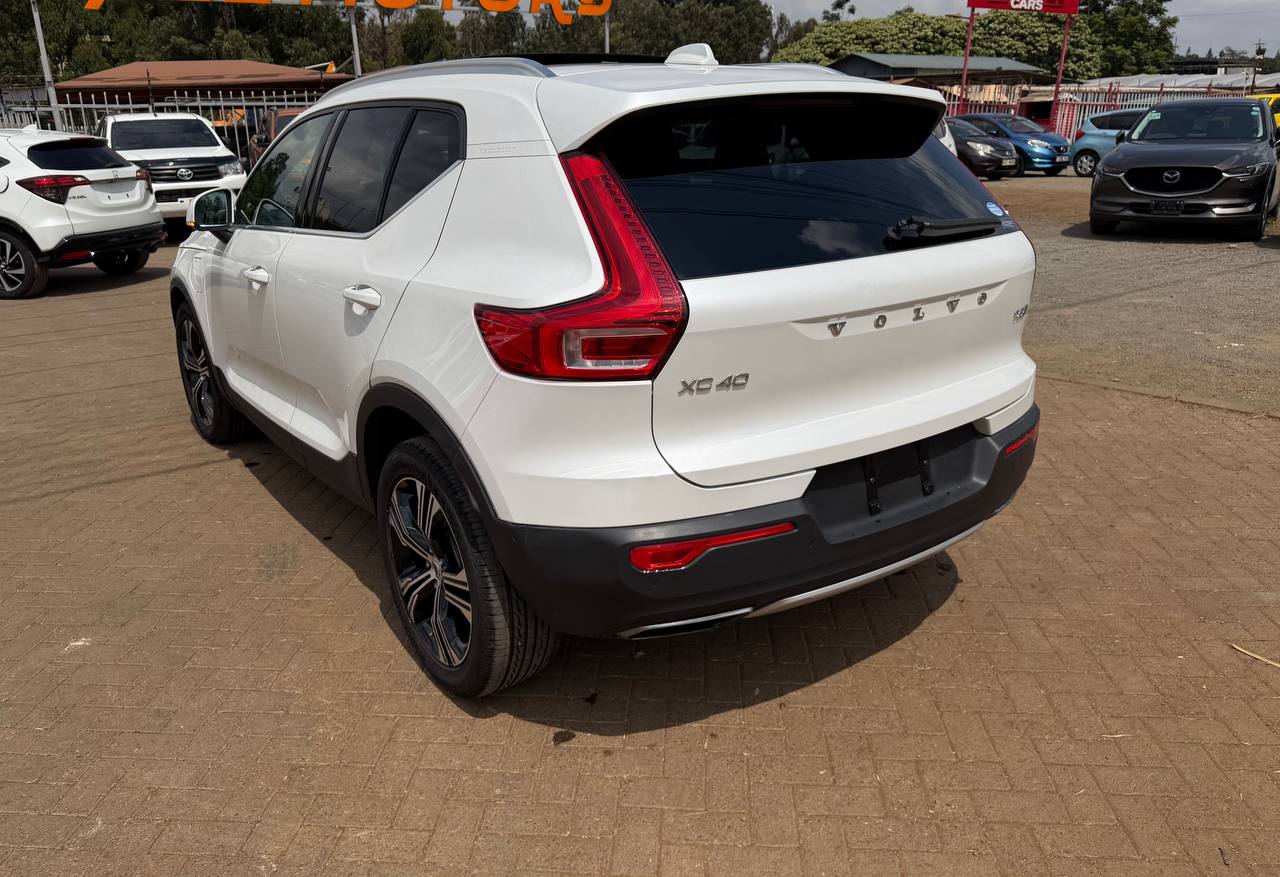 2020 VOLVO XC40 PHEV T5 INSCRIPTION !!!