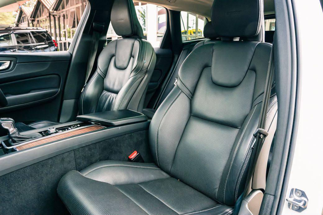 2019 Volvo XC60 T5 Inscription SUNROOF!!!