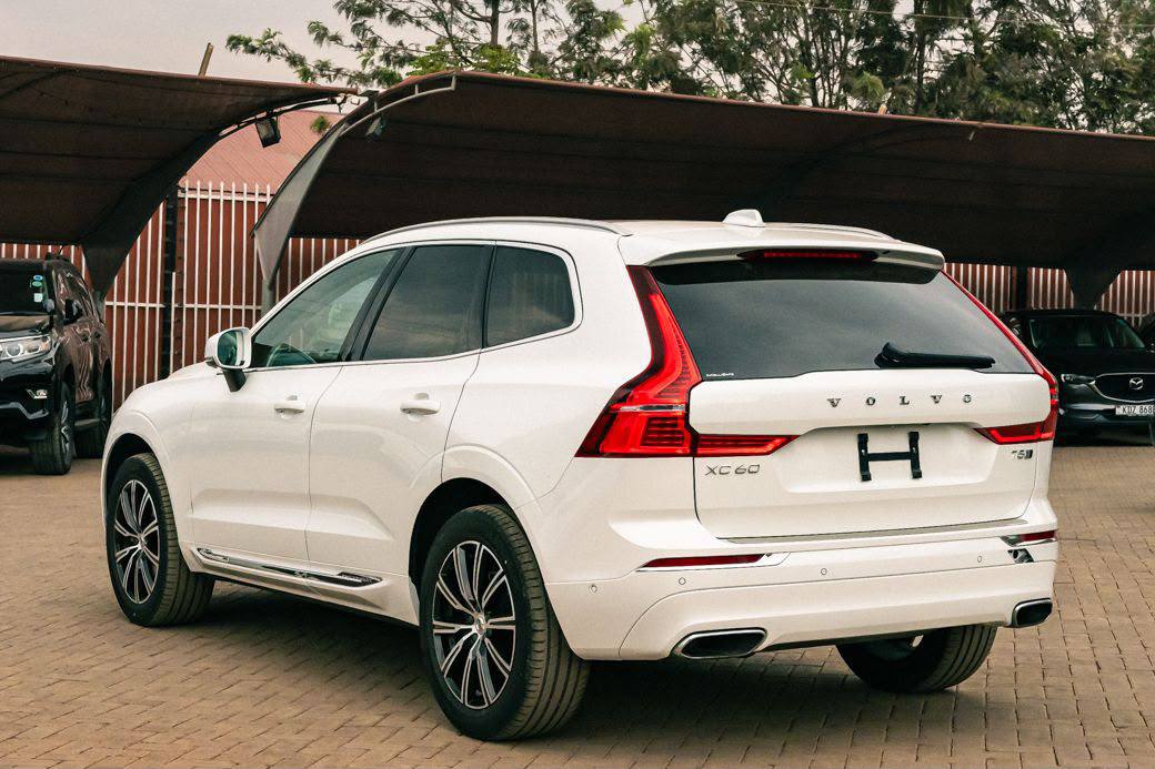 2019 Volvo XC60 T5 Inscription SUNROOF!!!